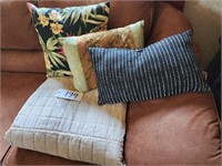Couch Protector Blanket, Toss PIllows