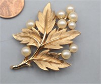 Vintage Trifari Crown Gold Tone & Pearls Brooch