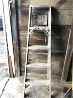 Aluminum step ladder