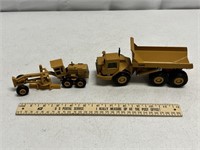 Cat Model Grader & Dump Truck