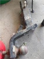Receiver drop hitch with ball