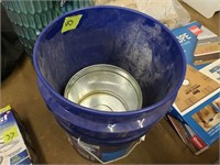 Lowes 5 Gallon Bucket & smaller bucket
