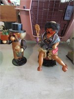 2 wooden figurines