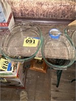 2 oval Pyrex dishes