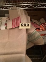 2 boxes of assorted linens