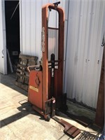 Electric Fork Lift by: Presto