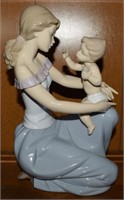 Lladro Porcelain HS42N 6705 E-14 May Mother Child