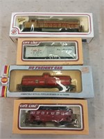 One new engine 3 new train cars ho scale
