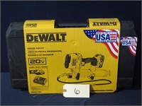 New Dewalt DCGG571M1 20V Max Grease Gun Kit