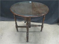 MAHOGANY DROP SIDE TABLE W/ FITTED GLASS