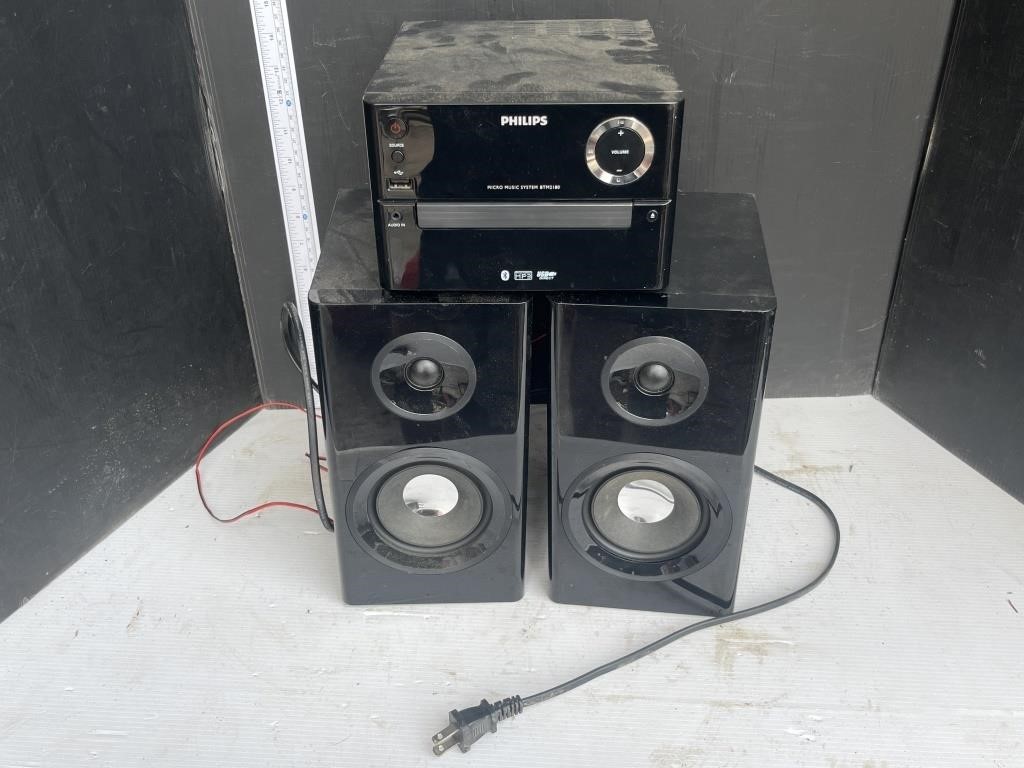 Phillips micro music system & speakers