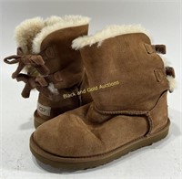 Women’s 7 UGG Bailey Bow II Chestnut Boots