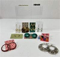 Jewelry includes 10 Pairs of Earrings - Vintage