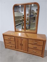 Broyhill Dresser w/ Mirror