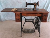 ANTIQUE SINGER 66-1 OAK TREADLE SEWING MACHINE