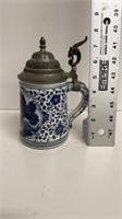 0.5 L Delft stein maiden HARLAN with dragon thumb