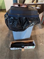 Partial Roll Trash Bags, Trash Can & Dust Pan