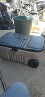 Rubbermaid roll around tool box