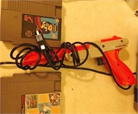 NES Zapper Light Gun & 2 Games