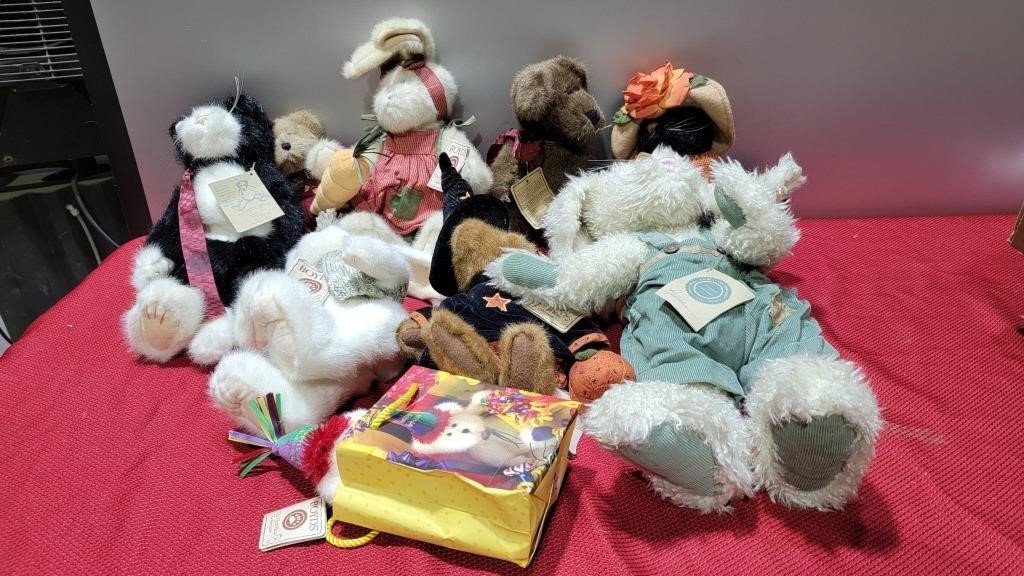 Big collection of boyds bears with tags
