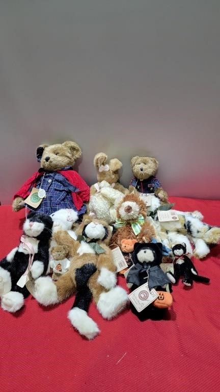 Big collection of boyds bears with tags