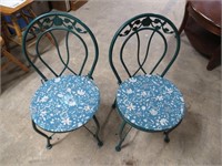 (2)Metal chairs.
