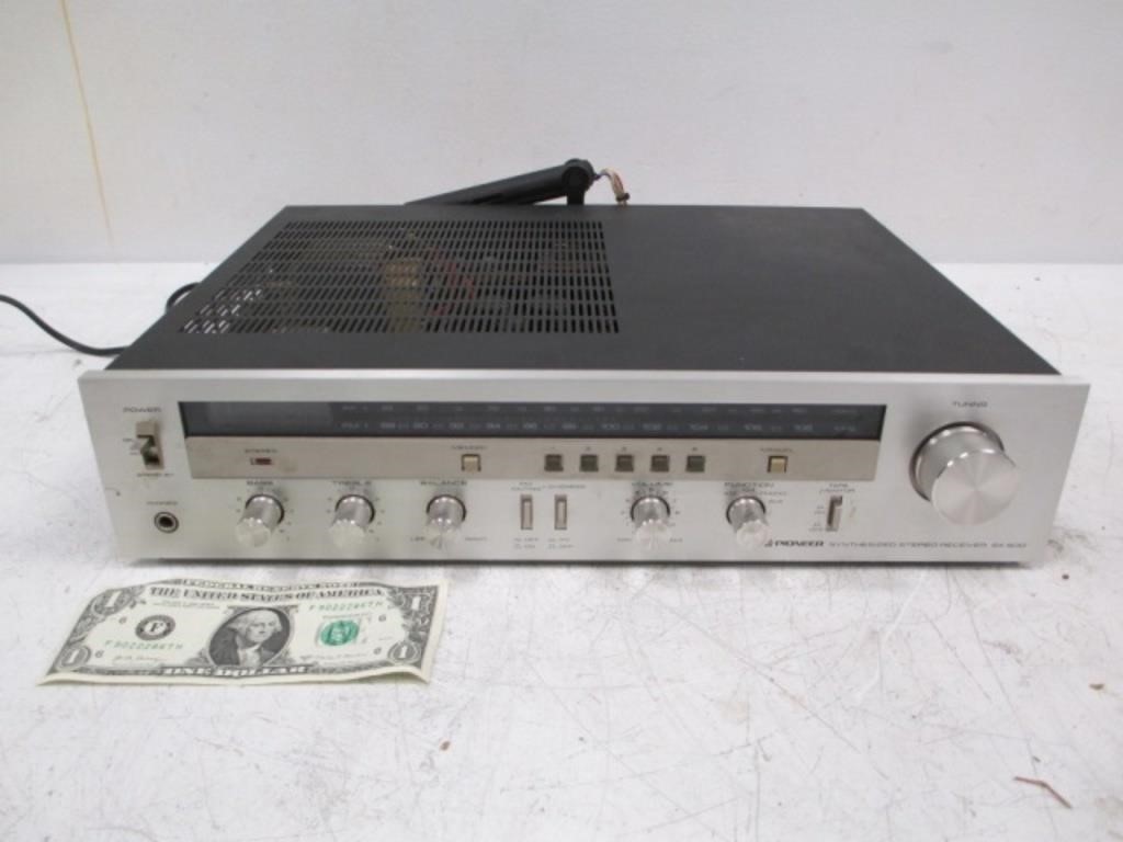 Vintage Pioneer SX-600 Stereo Receiver - No