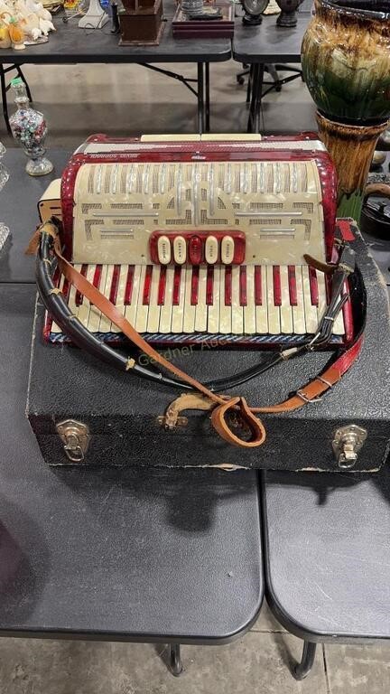 SILVIO SOPRANI ACCORDIAN W/ CASE