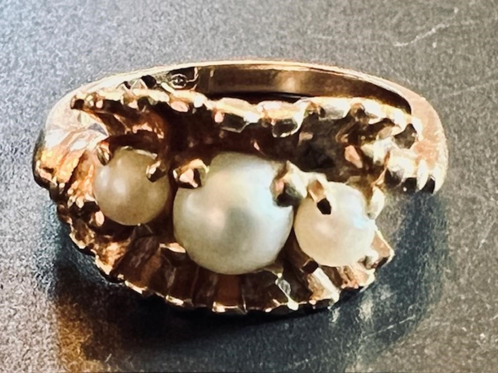 VINTAGE GOLD RING WITH PEARLS