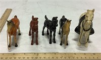 Horse figurines - No Visible Brand