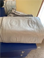 Full queen air mattress