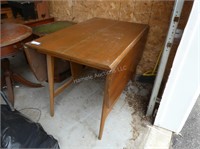 Mid-Century retro wood dining table - 40" x 27"