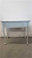 SMALL PAINTED WOOD TABLE WITH DRAWER