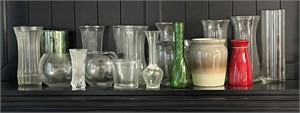 (19) Glass and Ceramic Floral Vases