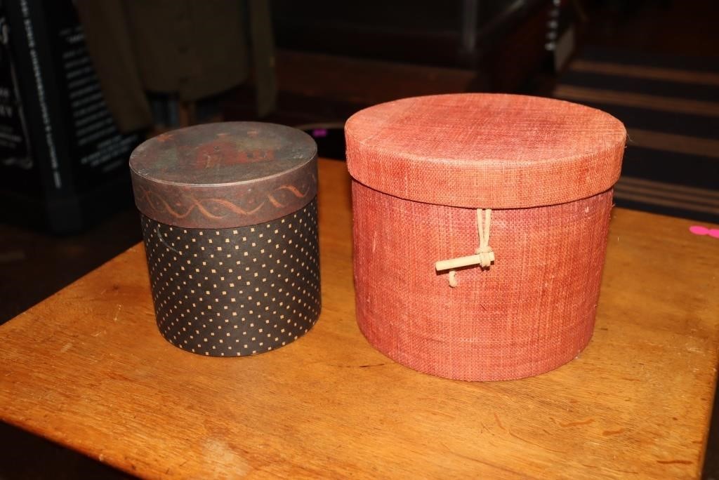2 Storage boxes with contents - thimbles,