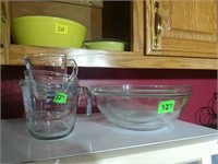 Pyrex bowls and measuring cups
