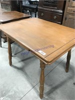 Table w/ pull-out leaves, 38 x 28 x 28" tall