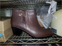 Size 11w women's boots