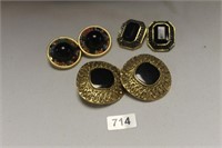 LOT OF VINTAGE EARRINGS, GOLD TONE