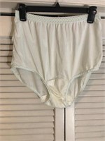 VINTAGE LEGGS NYLON PANTIES SIZE 8