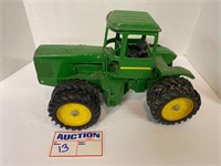 JD Articulating Tractor Scale Model see pics