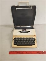 Vintage OLYMPIETTE Typewriter in Case