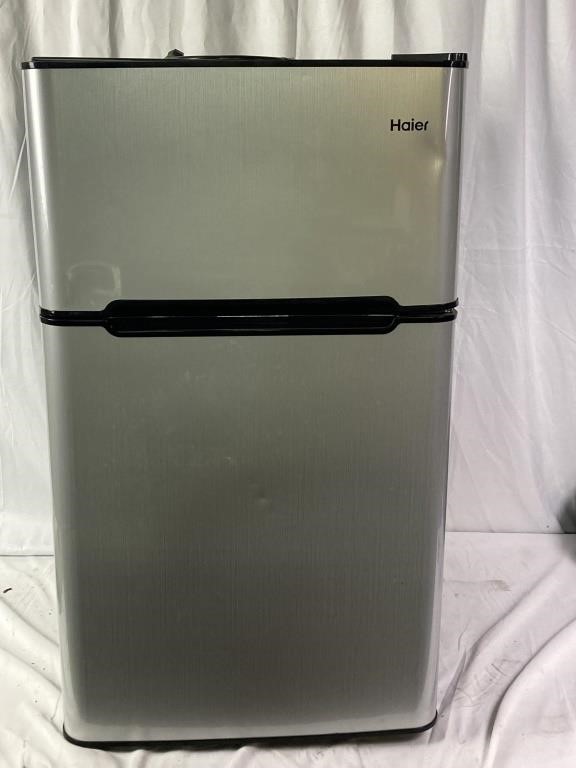 Haier 3.2 Cu Ft Two Door Mini Fridge w Freezer