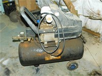 8 Gallon Compressor (needs tlc)