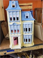 VTG FISHER PRICE DOLL HOUSE WITH CONTENTS