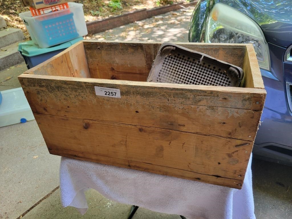 Wood Box Incl Vintage Chevrolet Radio, Lambda