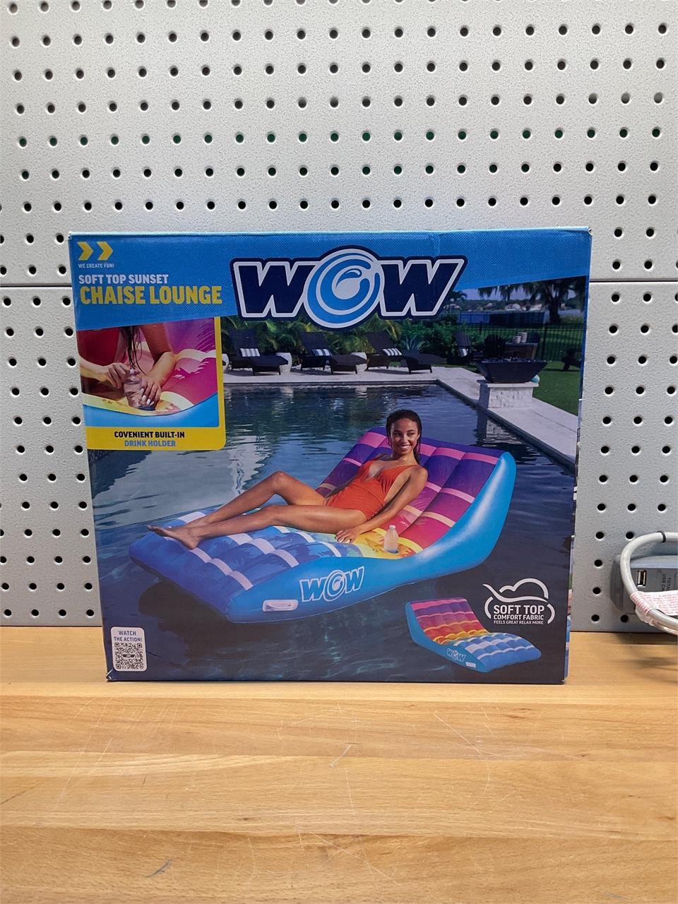 WOW inflatable chaise lounge