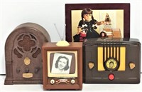 Plastic Models of Vintage Radios & TV