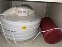 Dehydrator Nesco & Pitcher w/ Lid