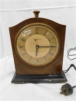 Chronmaster electric mantle clock, 10" H
